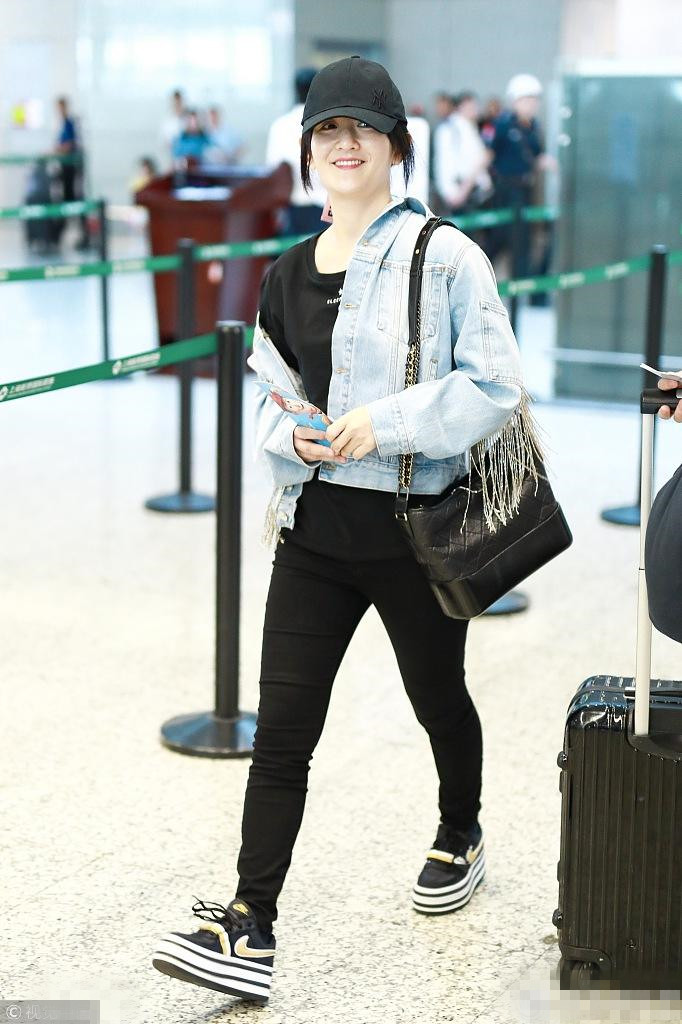 谢娜穿三宅连衣裙,8万连衣裙