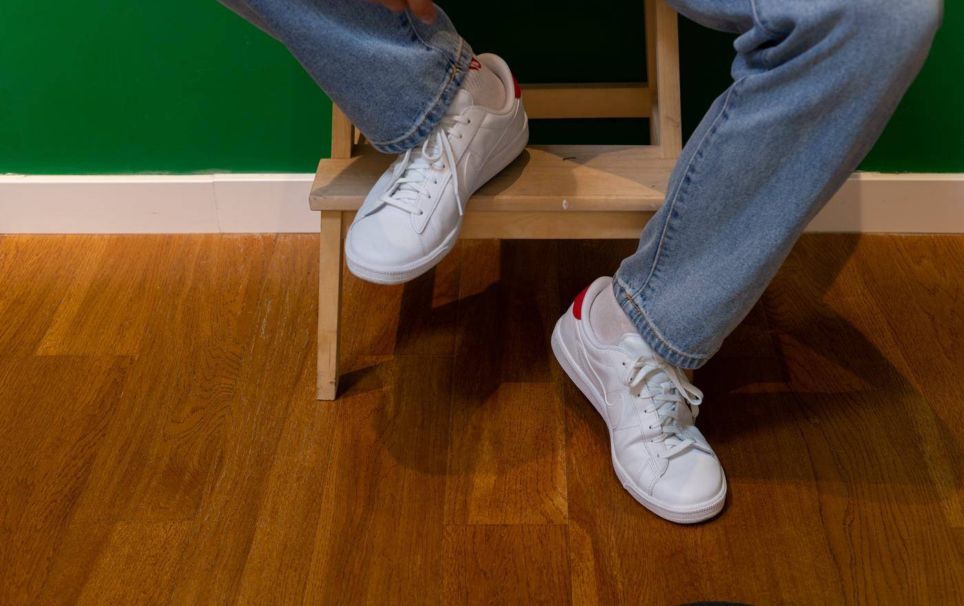 阿迪和耐克小白鞋哪个好,阿迪达斯和小白