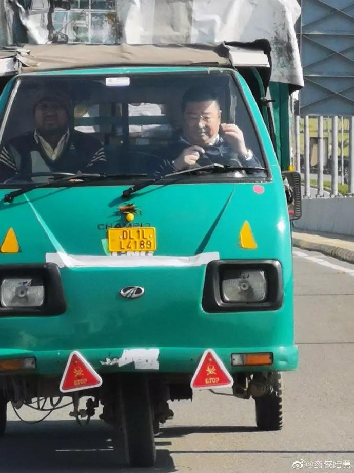 药神陆勇又去了印度，这次他运回的是20万只口罩