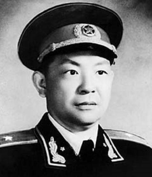 19岁是红军师政委，1955年被授予少将，罗帅向他道歉：我们搞错了