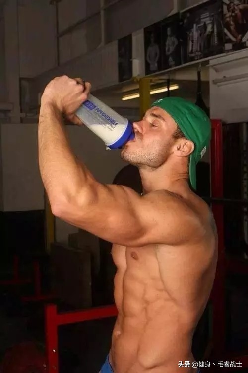 蛋白粉怎样吃强效增加肌肉,怎么吃蛋白粉最大提升健身效果
