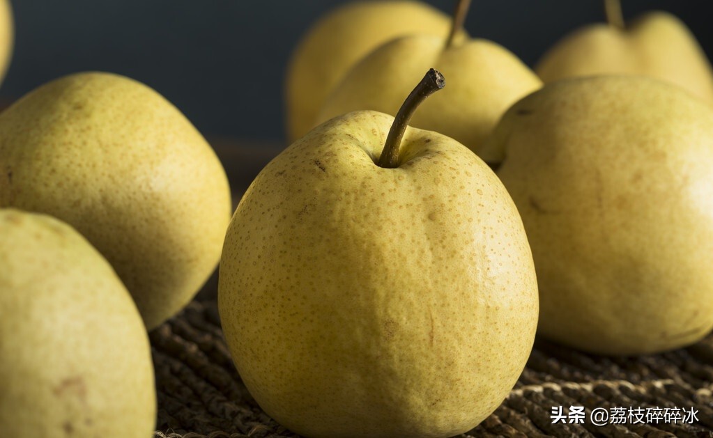 买梨子怎么选才好吃,买梨的时候怎么买最甜的