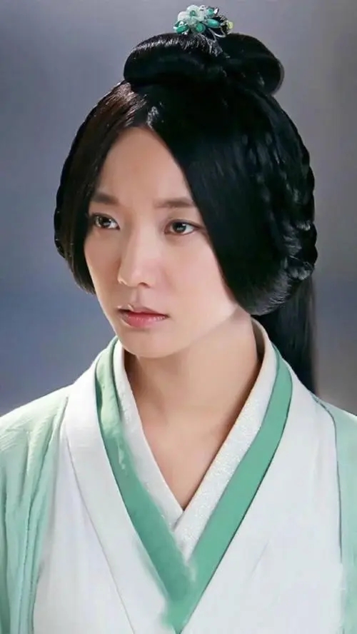 片酬500万，却欠30万成被执行人，王珞丹这几年到底经历了什么？