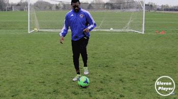 哪些小孩子就能学的足球过人技巧,足球实用的技巧过人