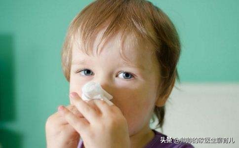 小孩夜里睡觉鼻子出血怎么回事,宝宝鼻子出血怎么办小妙招