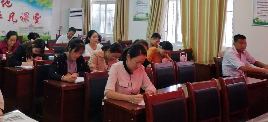 小学低年级班主任交流会经验分享,共交流促发展名师讲座