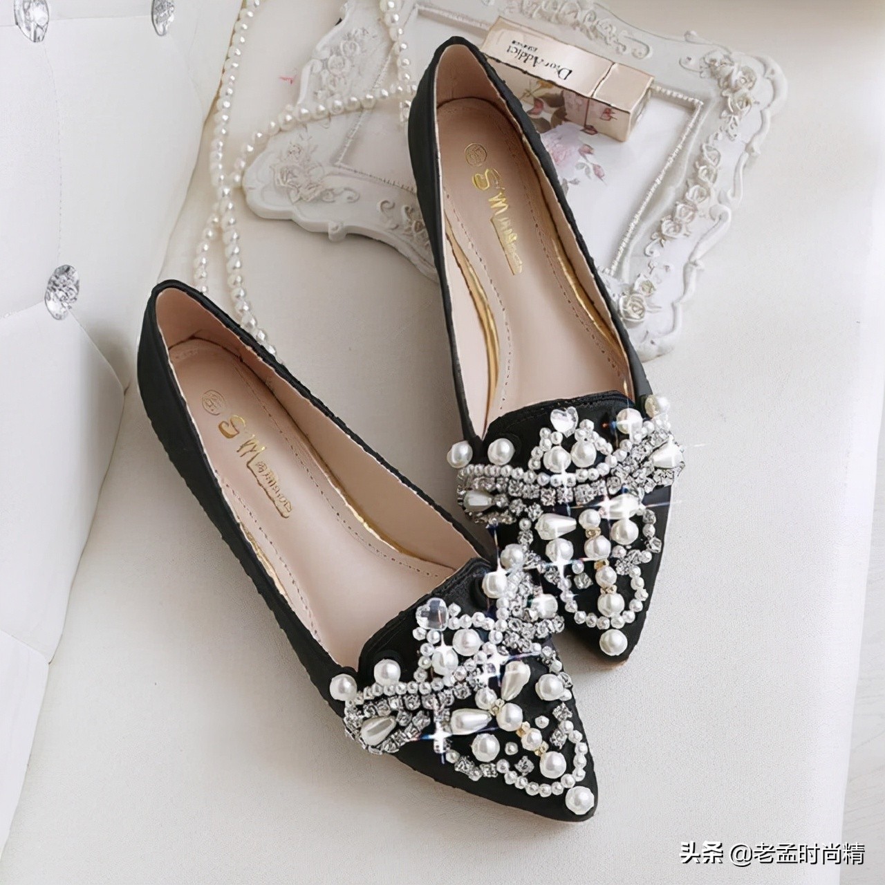 百搭气质平底单鞋防滑,适合冬天穿的平底小白鞋女