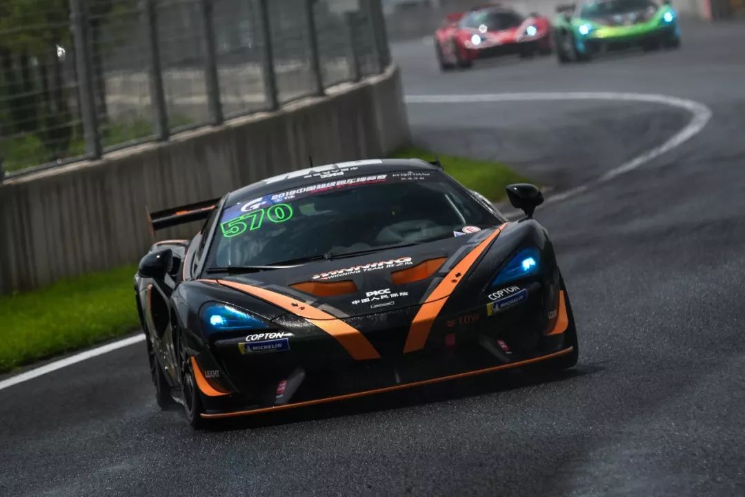 钢铁赛道雨中热战·ChinaGT上演秦皇岛首轮超跑对决