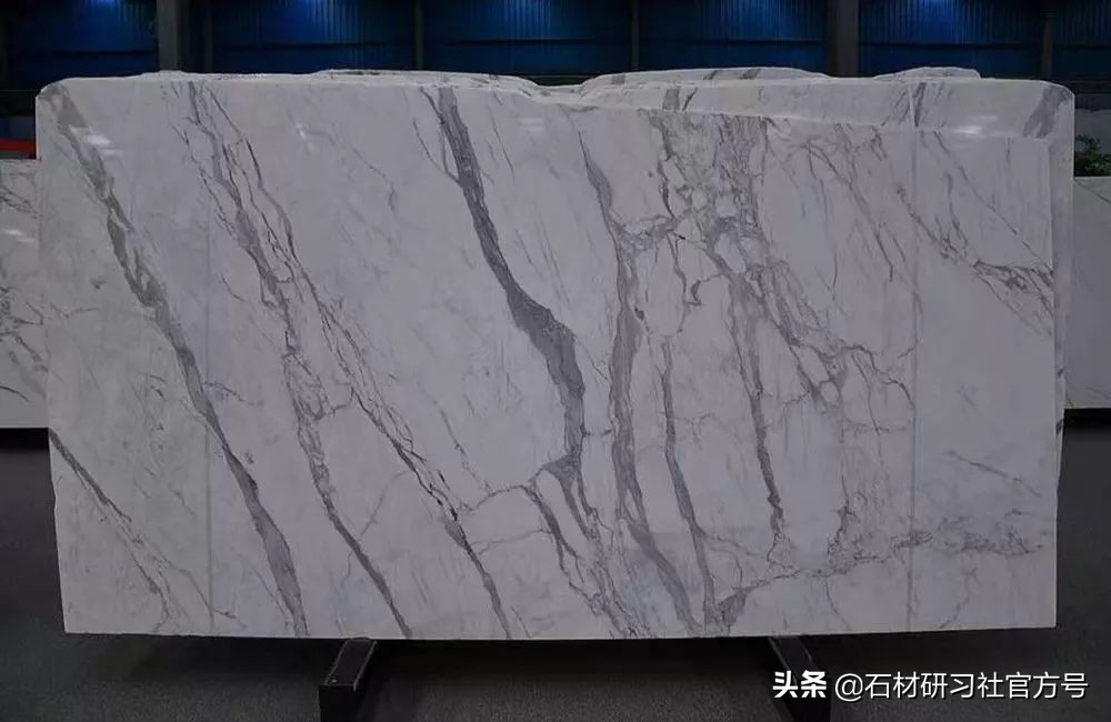 雪花白鱼肚白的区别,鱼肚白和雪山白的区别