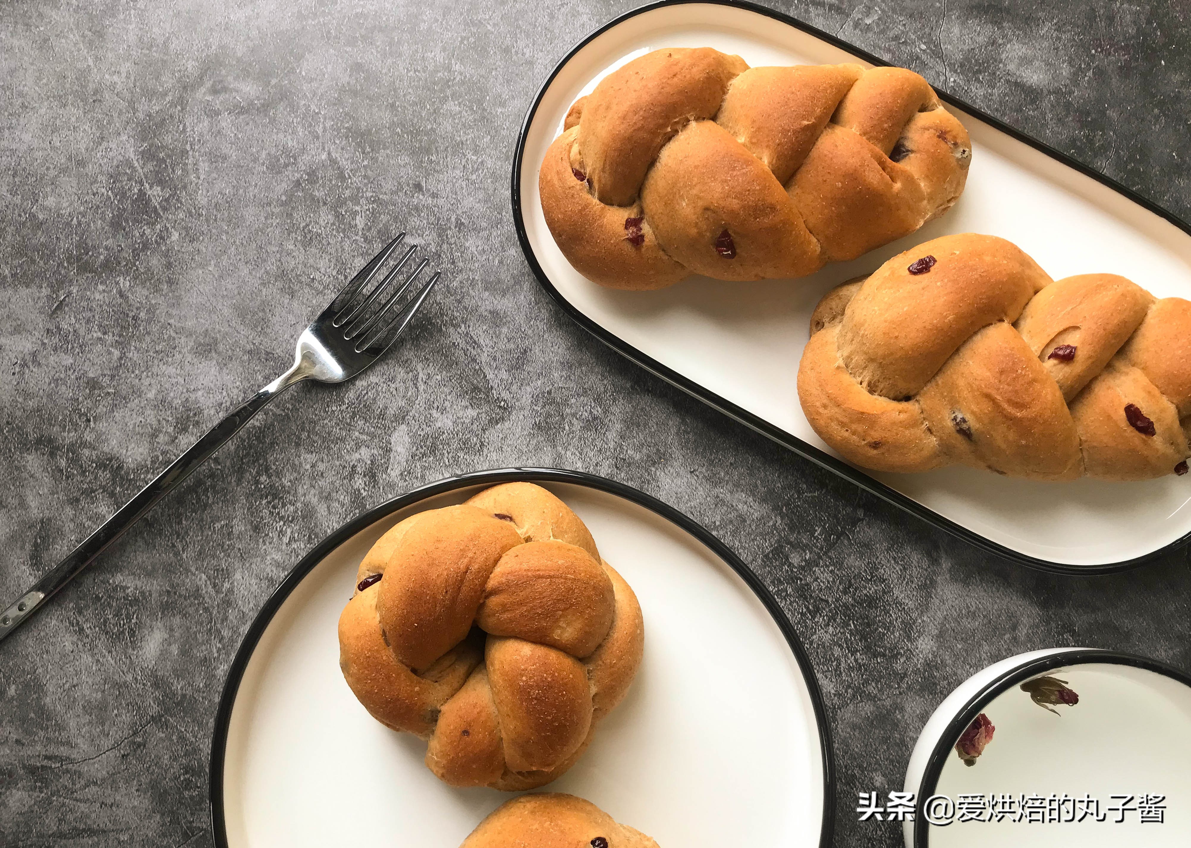 和面前多加1步，无需揉面机，做出的面包松软拉丝！省时又省力