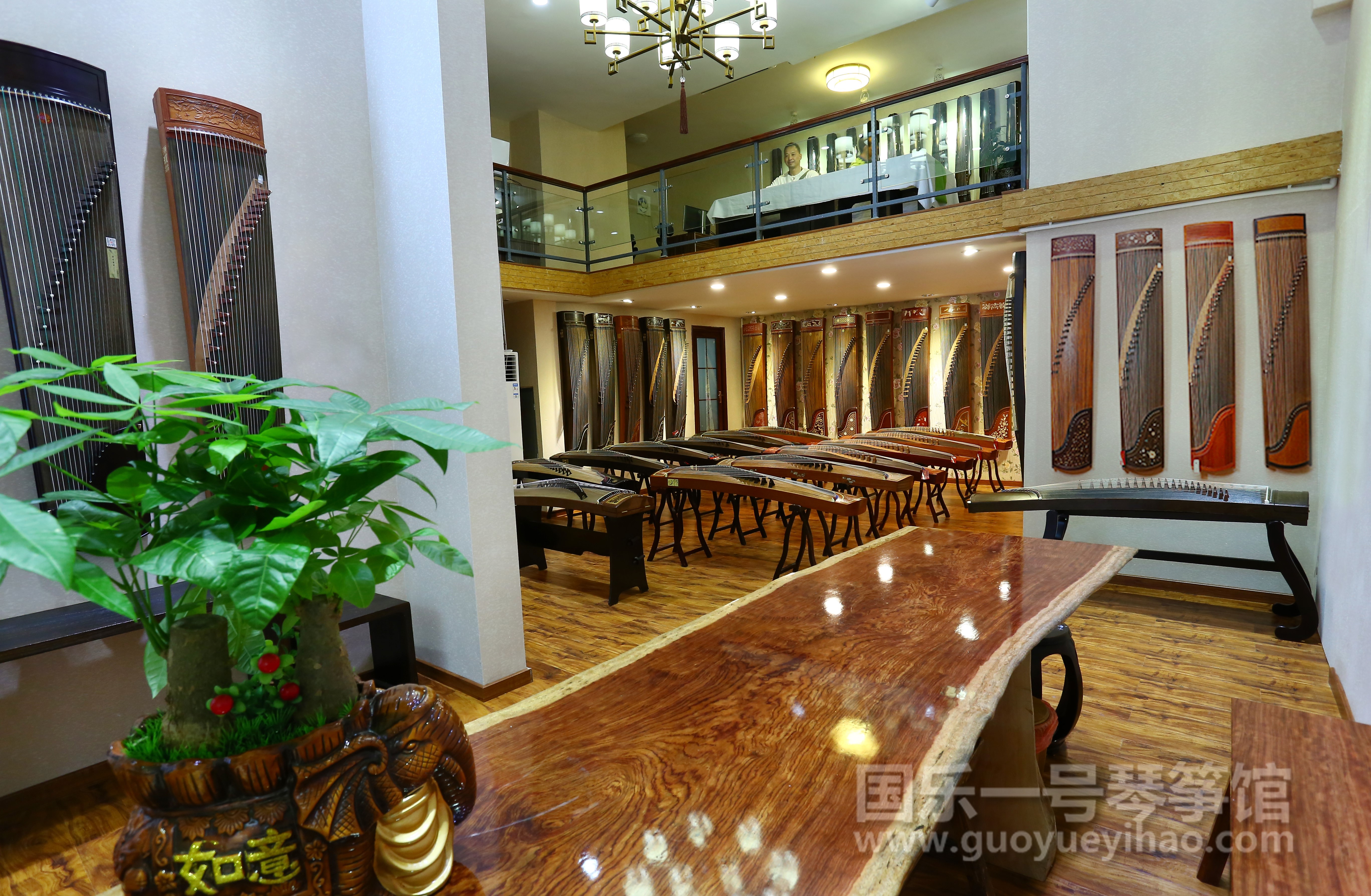 古筝线上线下价格区别,线上和线下买钢琴