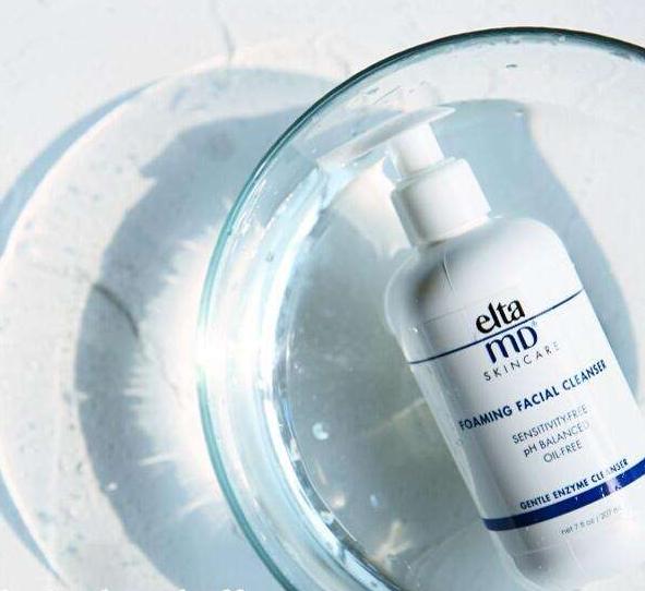 起痘痘黑头闭口用什么洗面奶,黑头闭口清洁洗面奶