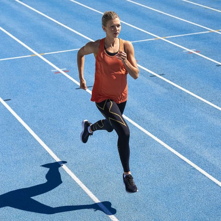 跑步穿运动裤好还是紧身裤好,跑步穿紧身裤对男性的好处