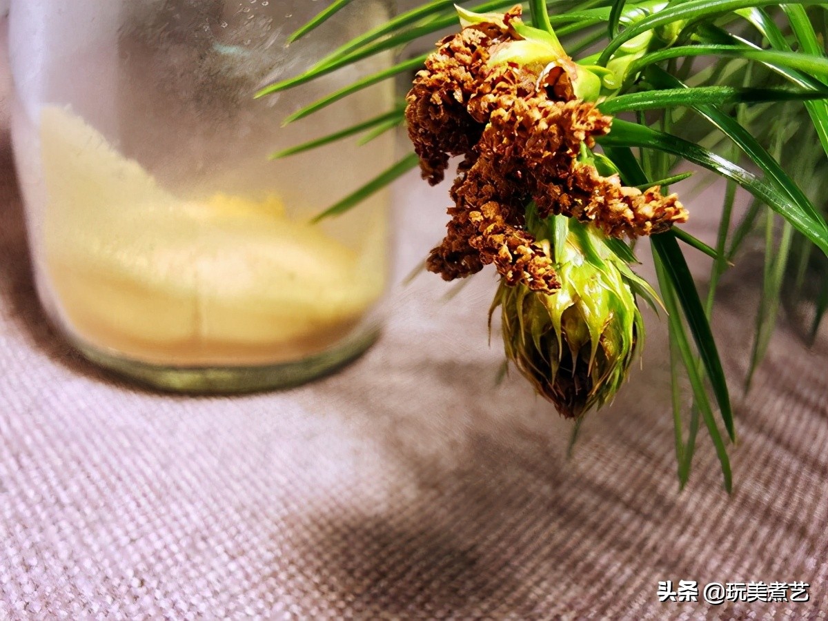 春风轻拂，落下一地金黄，拾掇后的甜品，松花粉双紫布丁