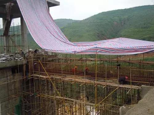 混凝土中途下雨怎么办,打混凝土时下暴雨有没有影响
