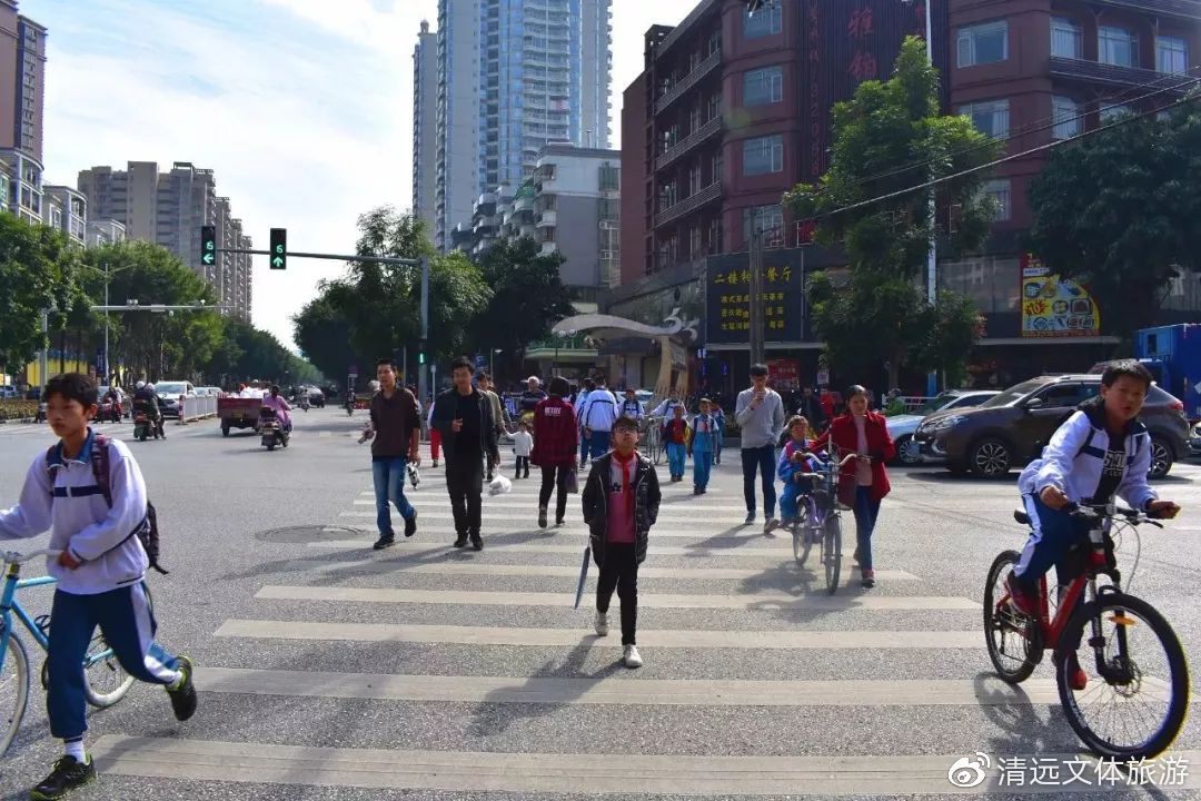 在学校旁边适合什么样的小吃店,在学校开什么小吃馆