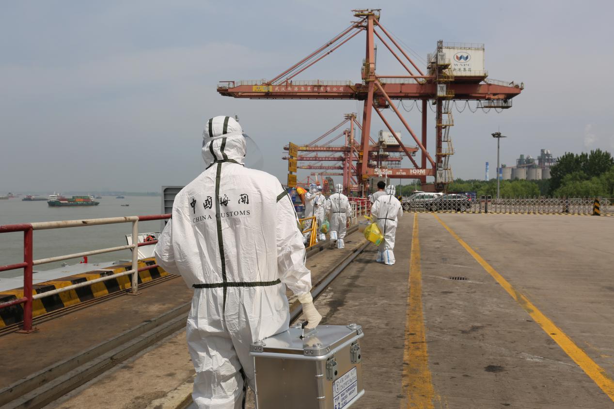 连麦*会两**|与人民群众同甘共苦、奋力前行，中国人民追求美好生活的愿望一定能实现