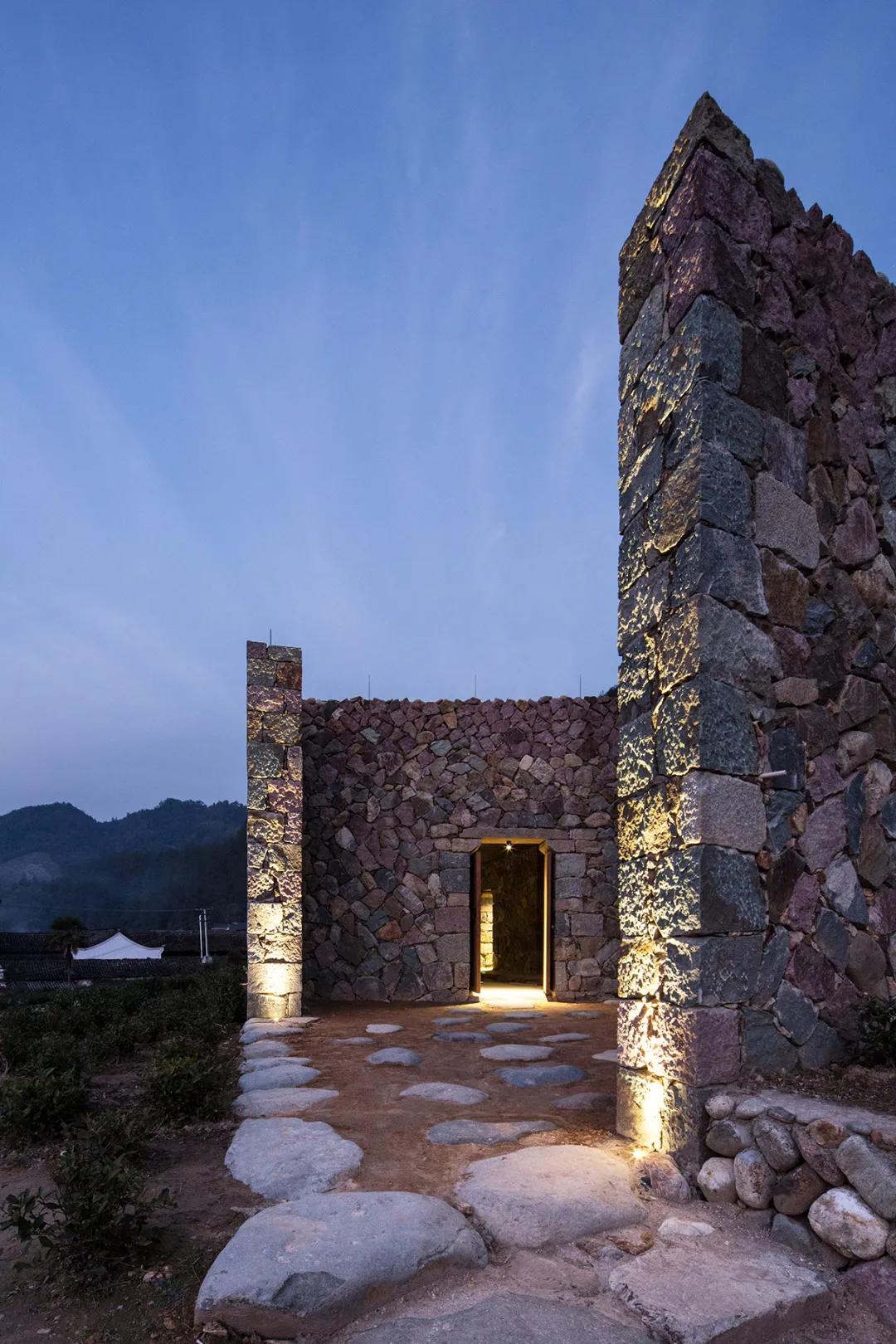 有着双重人生的小城青田，你对它的实力一无所知