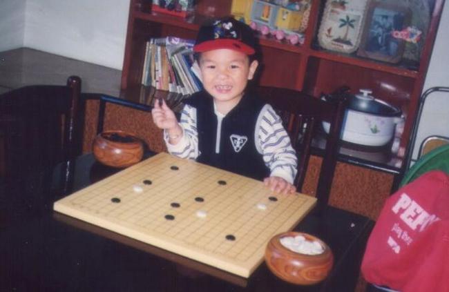 柯洁成为最年轻的八冠王,棋王柯洁近况如何