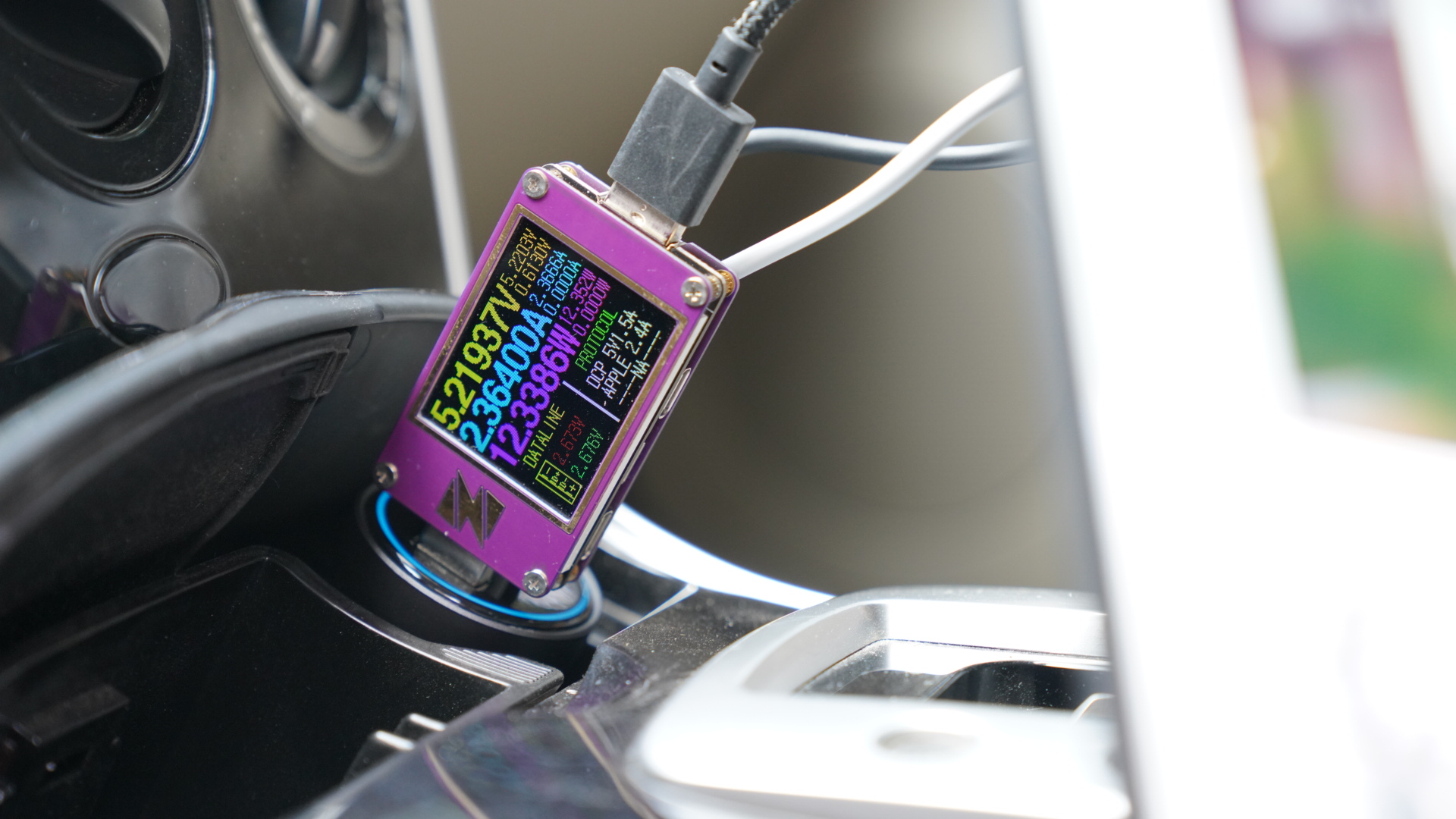 汽车人,出发!车生活补给利器,倍思160WQC5认证车载充电器分享