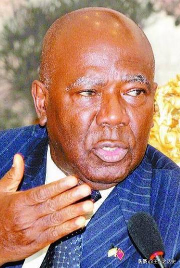 塞拉利昂滴血钻石,塞拉利昂血钻真实事件