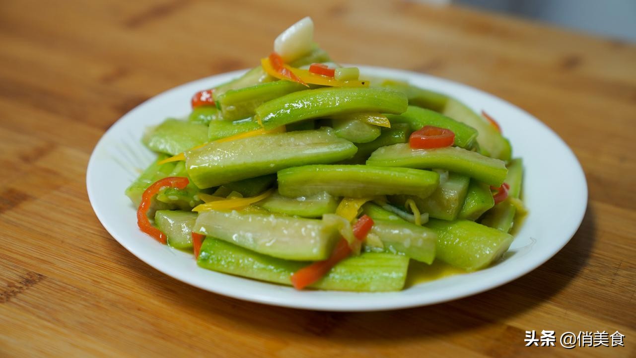 炒丝瓜如何不让丝瓜发黑,炒丝瓜怎么才能不出汤