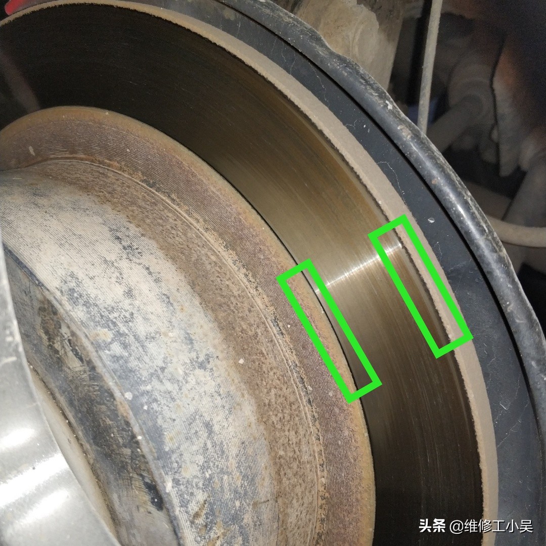 踩刹车刹车踏板咔咔响是怎么回事,新换刹车片轻踩刹车踏板咯噔响