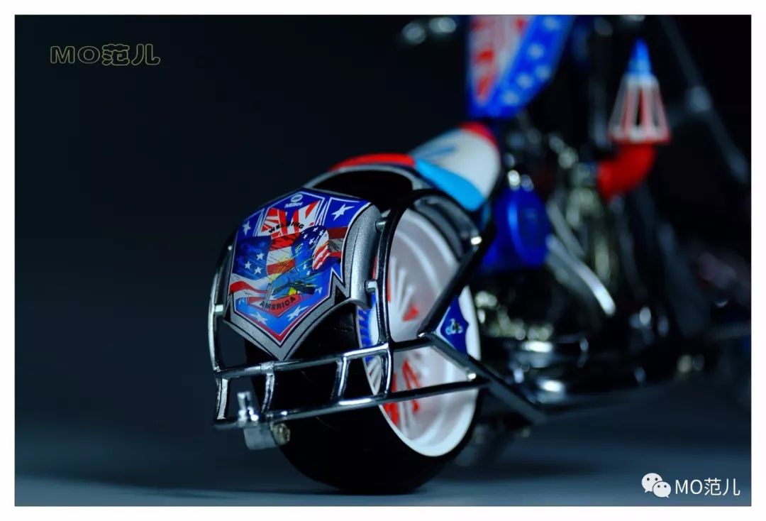 想试试用蓝色“焊”住你的眼睛是什么感受吗?