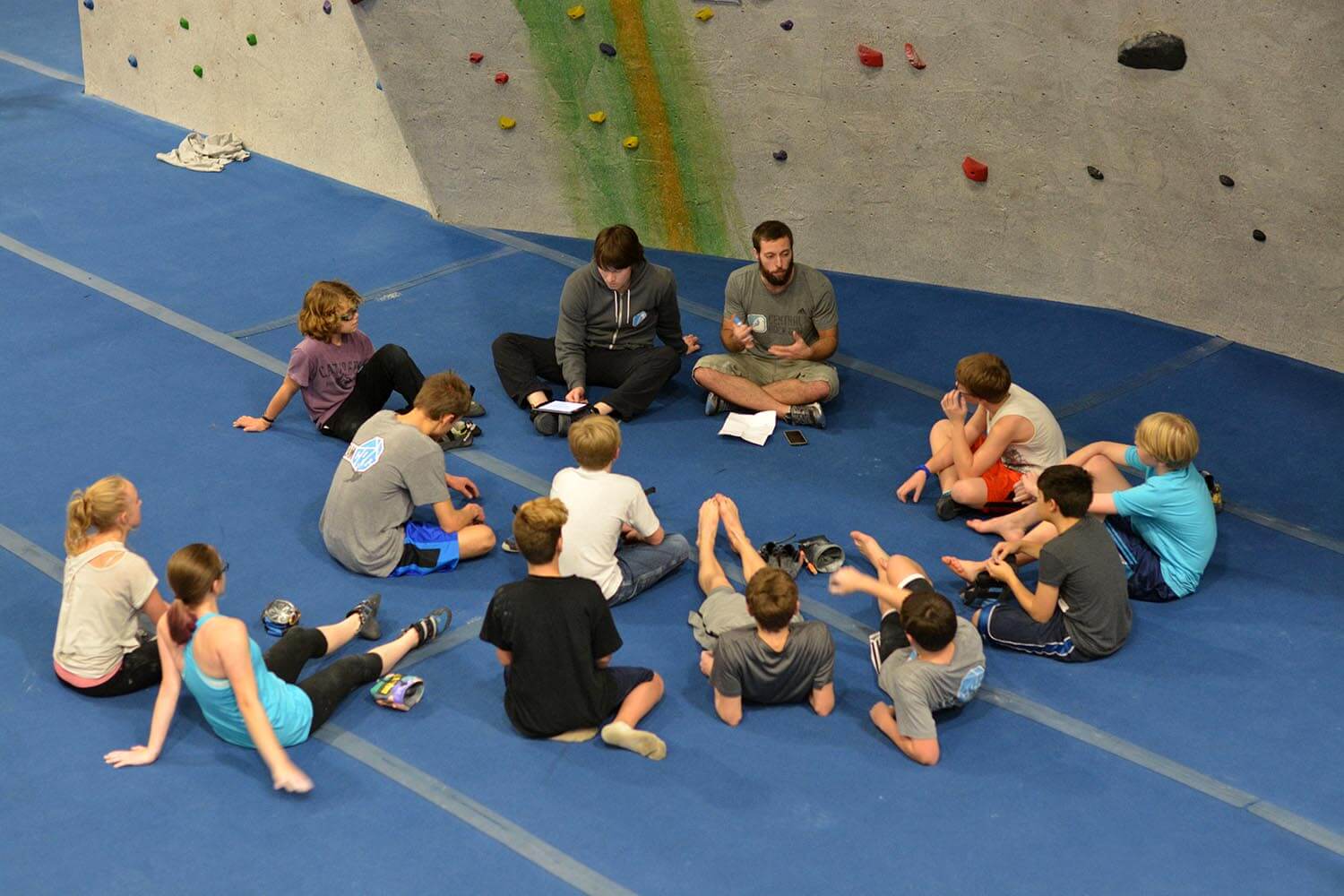 挑战极限运动攀岩视频,更适合初学者的攀岩