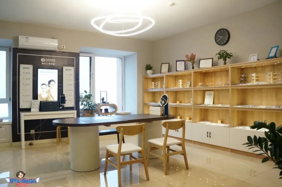 同样是眼镜工作室，凭什么这家值得朋友圈3000好友同时推荐？