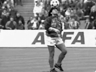 马拉多纳效力于意大利哪支俱乐部,阿根廷布宜诺斯艾利斯马拉多纳