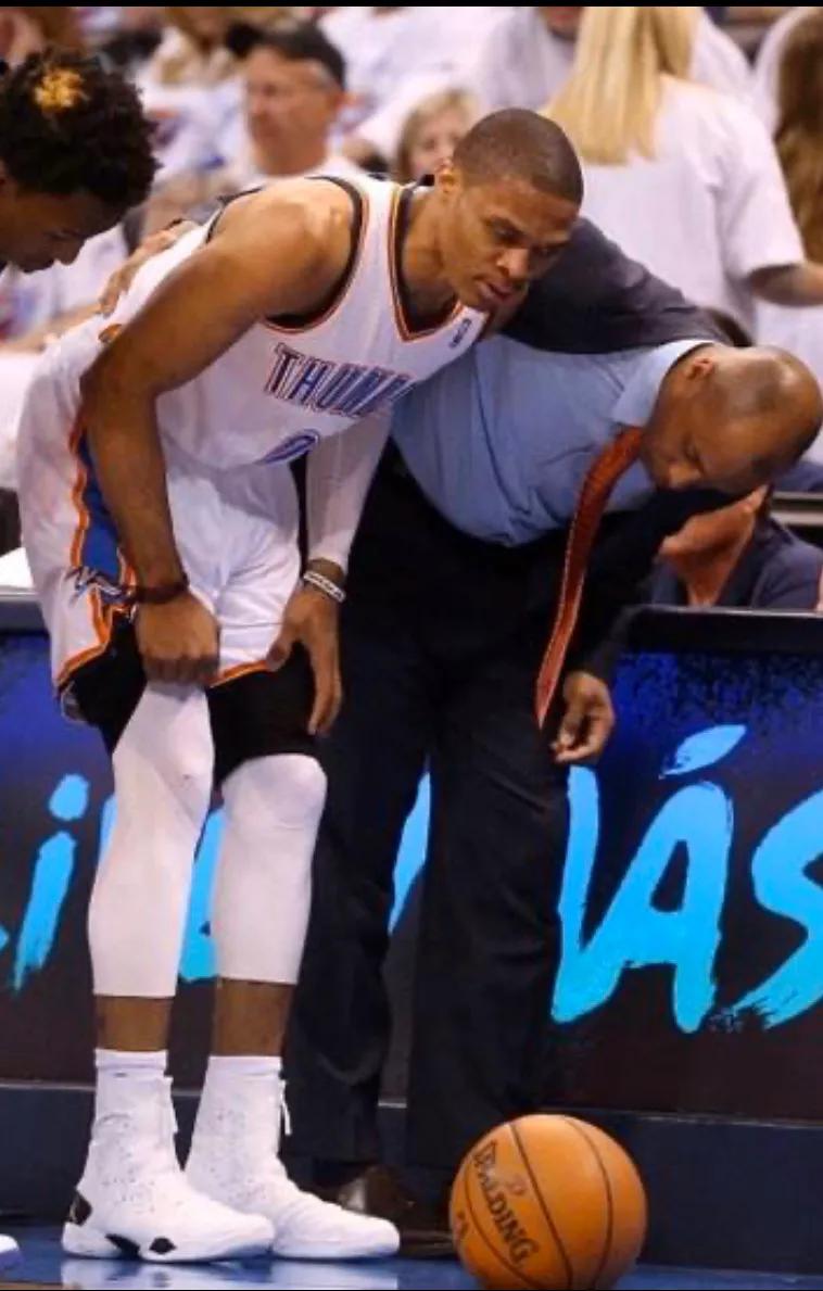 威少半月板撕裂坚持打完全场,罗斯2017半月板