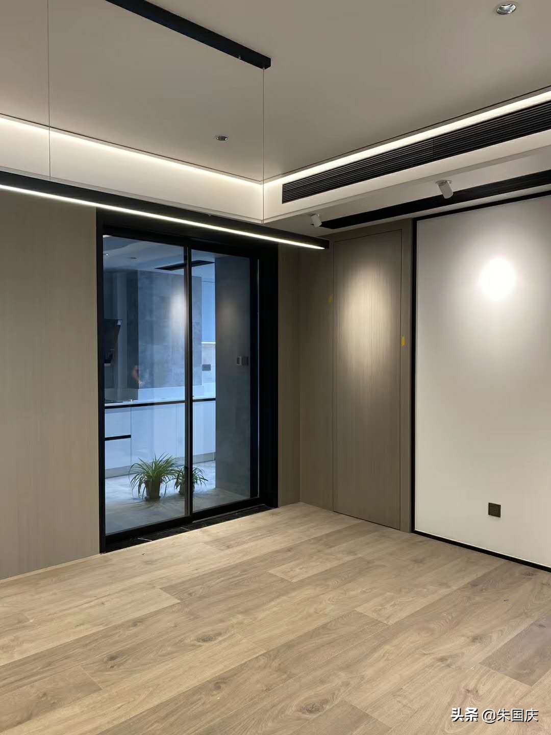 大金空调e-max系列4匹中央空调,空调挂机和中央空调怎么选