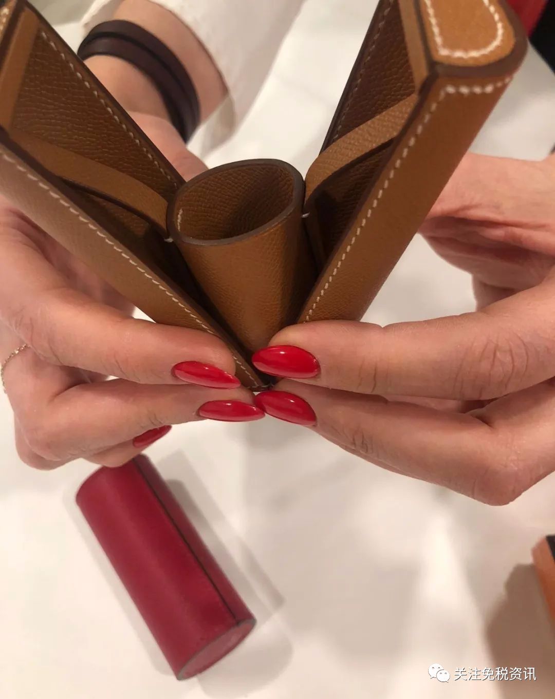 爱马仕口红33号色怎么涂能显白,爱马仕口红李佳琦推荐色