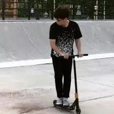 韩国人喜欢穿三条杠拖鞋吗,韩国人喜欢三线拖鞋吗