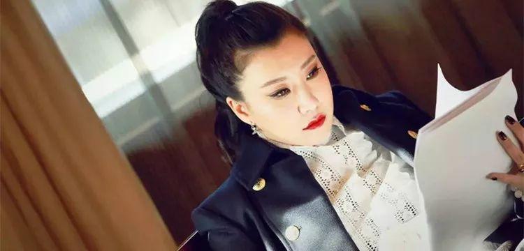 曾被周星驰雪藏，如今开保时捷住上海市中心，38岁范湉湉励志人生