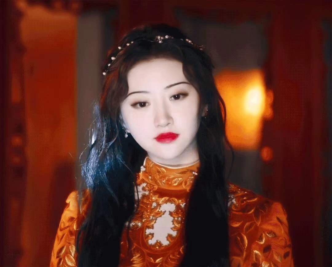 化妆起皮了怎么办,起皮卡粉怎么化妆