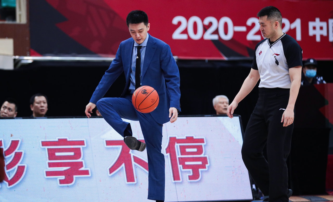cba辽宁vs广州给杨鸣技术犯规,cba杨鸣被吹技术犯规