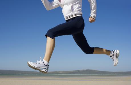 血尿是不是就是尿常规里有潜血,血尿就是红细胞高吗