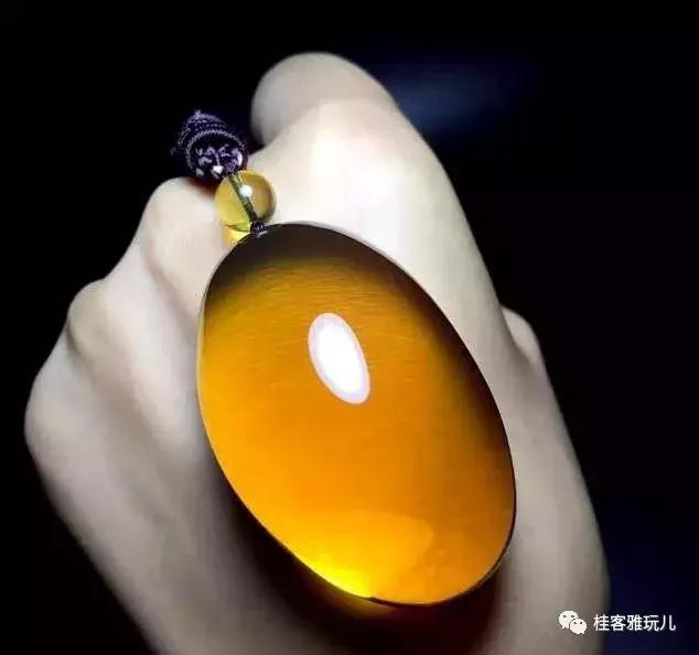 如何鉴定琥珀蜜蜡的真伪,玛瑙琥珀蜜蜡有什么区别