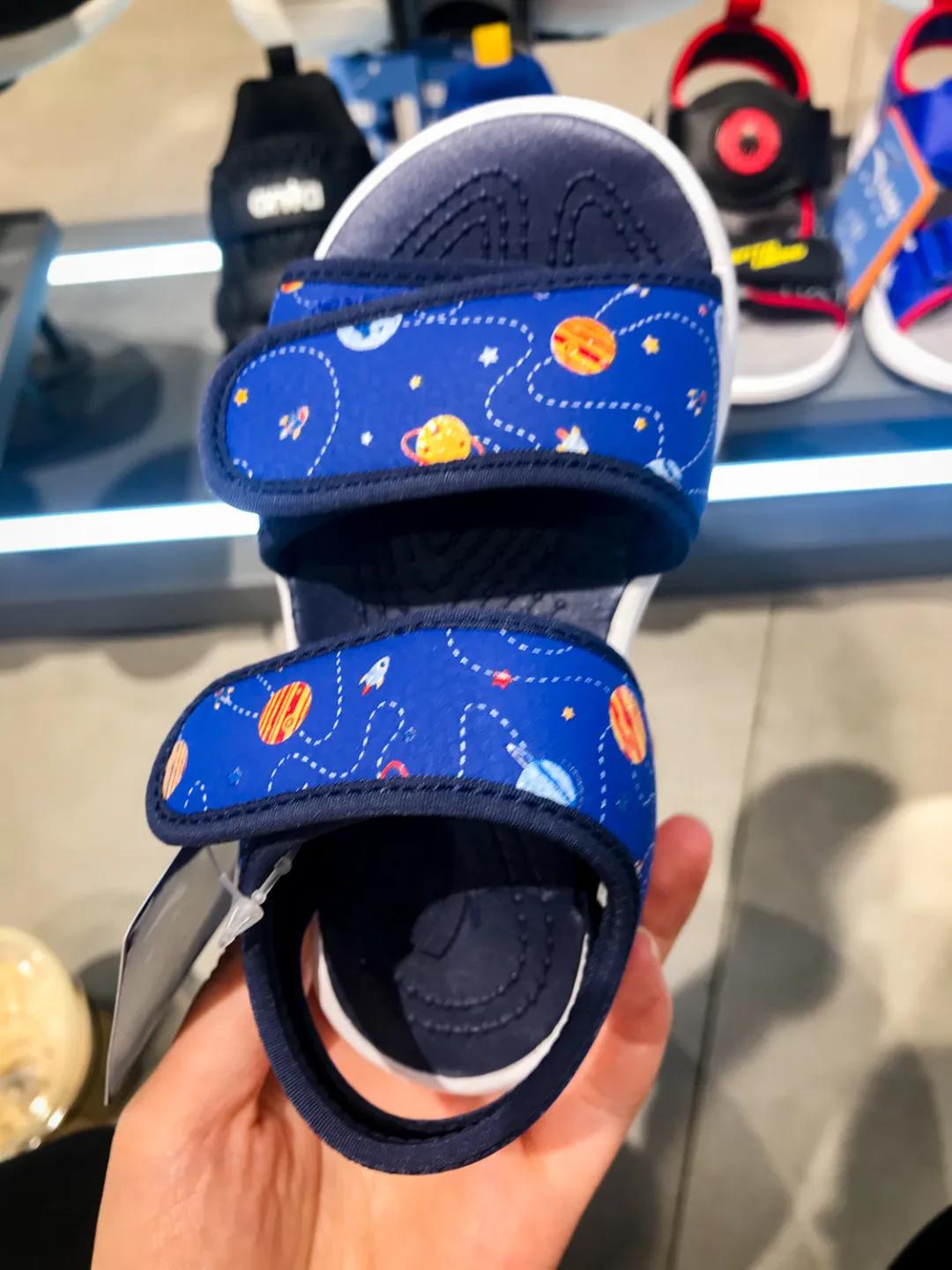 儿童哪一款凉鞋最好,哪个牌子的儿童凉鞋好穿推荐