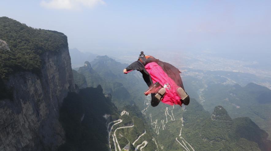 天门山景区通报翼装飞行女生身亡,天门山为何成为翼装飞行圣地