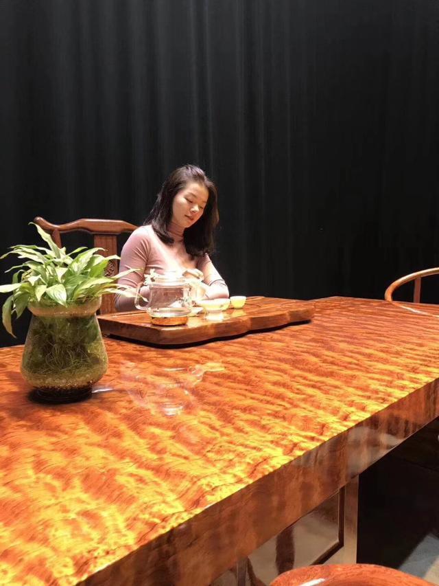 暗访河北天价大板生产基地，原木全是非洲烂木，富豪还抢着来买