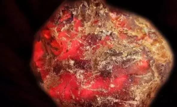 价值过亿的翡翠原石重达14.5吨,中国最大的翡翠原石几百吨