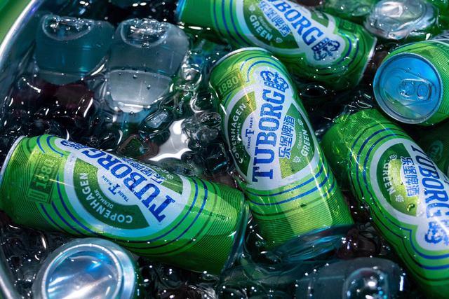 “真香鼻祖”化身新裤子、GAI迷弟，反转演绎乐堡啤酒式“真香”