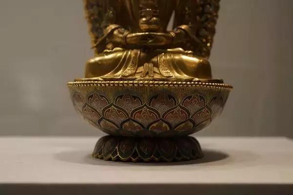 清代铜鎏金佛像的鉴定,清代铜鎏金无量寿佛像