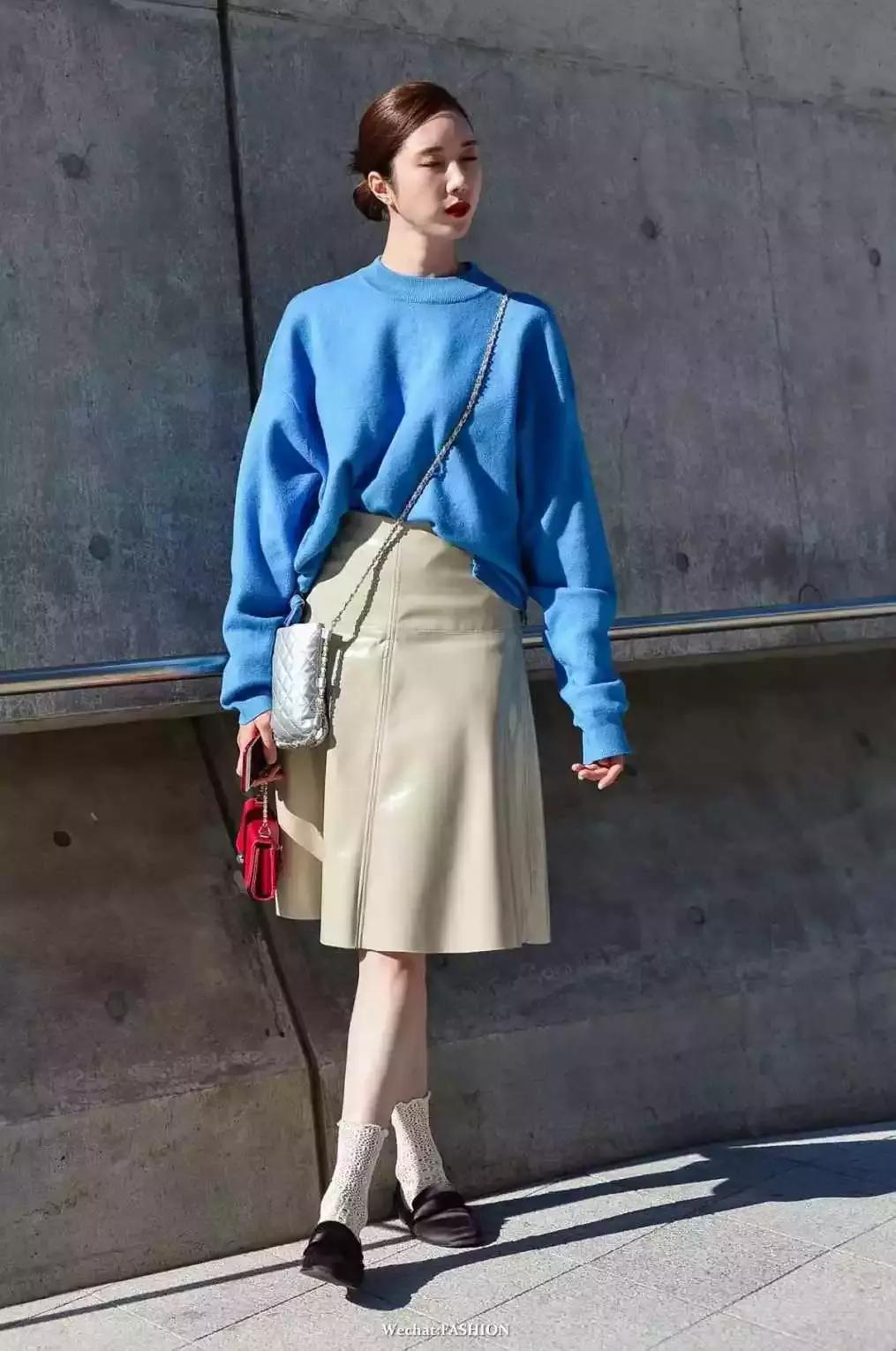 卫衣配什么裙子好看春天,卫衣裙子怎么搭配才好看