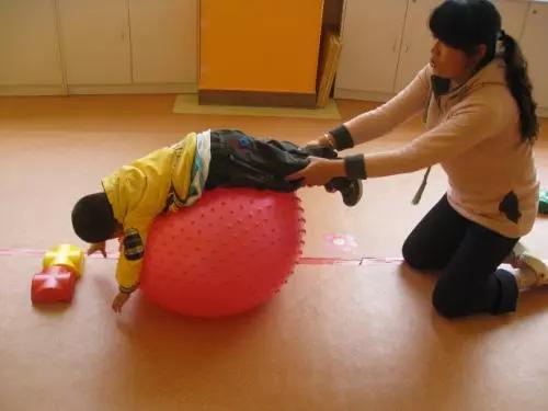 孩子有安全感的抱娃方法,抱孩子每个妈妈都知道的动作