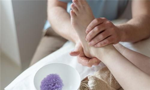 曾身价218亿、送员工430套房,倾家破产后众筹治病,今东山再起