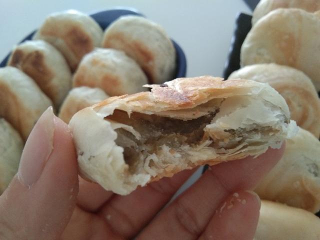 正宗绿豆饼做法及配方,绿豆饼这样做酥香可口清凉解暑